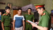 Bắt tạm giam kẻ gây thương tích cho cháu bé 11 tuổi