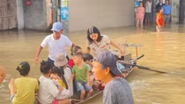 Ấm tình người nơi “rốn lũ” Thủ đô
