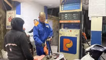 Điều hành giá xăng dầu: Xử lý thế nào nếu ý kiến Bộ Tài chính và Bộ Công thương vênh nhau?