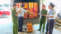 Kiểm tra xe ô tô phát hiện 12 nghìn bánh trung thu không rõ nguồn gốc