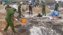 Phát hiện doanh nghiệp xử lý rác thải nghi vấn chôn lấp chất thải nguy hại trái phép