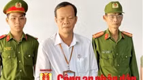 Khởi tố Bí thư xã do liên quan sai phạm Cụm dân cư vượt lũ thị trấn Cây Dương