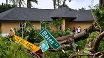 Cận cảnh siêu bão Milton càn quét bang Florida, Mỹ