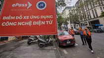 Thu phí trông xe không dùng tiền mặt: Giảm ùn tắc, chống thất thu