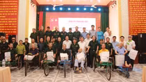 Đảng, Nhà nước tặng quà các thương binh, bệnh binh và thân nhân liệt sĩ