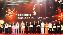 Tôn vinh những tấm gương điển hình tiêu biểu khu vực miền Trung – Tây Nguyên