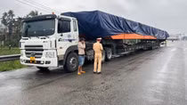 Xử phạt 158 triệu đồng ô tô chở hàng siêu trường, siêu trọng, vi phạm nhiều lỗi
