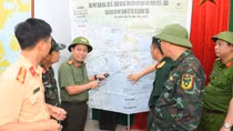 Tiếp tục tìm kiếm 2 nạn nhân trong vụ lật đò trên sông Chanh