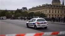 Xả súng ở ngoại ô Paris khiến nhiều người thương vong