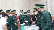Bắt hai người Lào vận chuyển 44 bánh heroin và 20kg ma túy qua biên giới
