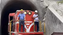 Thông hầm đường sắt Chí Thạnh sau 10 ngày khắc phục sự cố