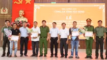 Khen thưởng, biểu dương 3 người dân dũng cảm truy bắt tội phạm