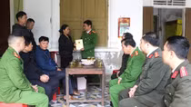Hỗ trợ, động viên gia đình đồng chí Công an viên hy sinh khi làm nhiệm vụ