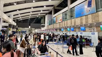 Giá vé cao, hàng không sụt giảm khách