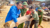 Công an Nghệ An giúp dân dựng lại nhà sau trận mưa đá tàn phá