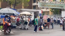Thực phẩm đường phố tiềm ẩn rủi ro với sức khỏe cộng đồng (bài 1)