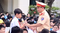 Nhiều cách làm hay ngăn ngừa học sinh vi phạm giao thông ở Hải Phòng, Quảng Ninh