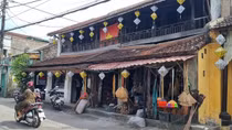 Khẩn trương cứu nhà rường ở phố cổ Bao Vinh