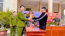 Đổi vũ khí, vật liệu nổ, công cụ hỗ trợ và pháo lấy bình chữa cháy