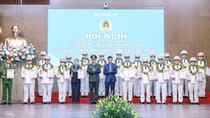 Sắc phục CAND và màu áo xanh thanh niên ngày càng được nhân dân tin yêu