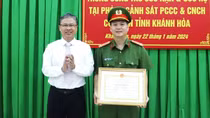 Khen thưởng tổ Cảnh sát giải cứu nhóm du khách mắc kẹt trong thang máy