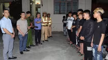 Tạm giữ 18 đối tượng mang dao phóng lợn náo loạn đường phố