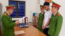 Khởi tố nam thanh niên không chấp hành hiệu lệnh, đâm trọng thương CSGT