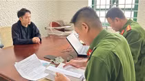 Tạm giữ đối tượng chuyên cho học sinh vay lãi nặng lên đến 547%/năm