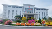 Sóc Trăng đón người dân tham quan trụ sở UBND tỉnh nhân dịp đầu xuân