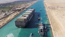 Những con sóng ngầm vẫn chực chờ ập tới kênh đào Suez