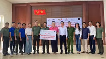 Văn phòng Bộ Công an phối hợp tặng nguồn lực 157 triệu đồng hỗ trợ sinh kế vùng lũ Yên Bái