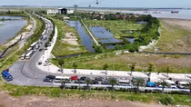 Du khách đi Cát Bà vật vã chờ phà