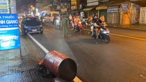 Thùng phuy phát nổ trong lúc phá bỏ, 1 người bị thương nặng