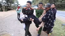 Trên đường đi công tác, lực lượng Công an kịp thời cứu người bị nạn