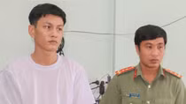Mang súng, đạn đến nhà bạn cất giấu thì bị bắt