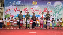 Mang Tết Trung thu đến với trẻ em vùng biên giới ở Quảng Nam