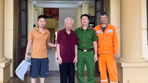 Tuần tra chống bão, Công an Phủ Lý giúp cụ ông đi lạc tìm về với gia đình