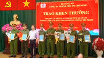 Trao khen thưởng lực lượng đấu tranh triệt phá các chuyên án ma túy xuyên quốc gia