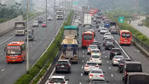 Ngày đầu nghỉ lễ, cao tốc Pháp Vân - Cầu Giẽ ùn dài
