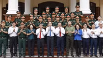 Chủ tịch Quốc hội Trần Thanh Mẫn thăm Bộ Chỉ huy Quân sự tỉnh Hậu Giang