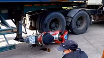 Va chạm xe đầu kéo, 2 nữ công nhân thương vong