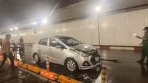 Kịp thời dập tắt đám cháy xe ô tô trong hầm vượt sông Sài Gòn