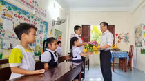 Ấm áp ngày Nhà giáo Việt Nam ở Trường Sa