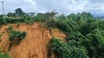 Hàng ngàn hộ dân ở miền núi Quảng Trị sống trong vùng sạt lở