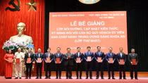 Bế giảng Lớp Bồi dưỡng cán bộ quy hoạch Ủy viên Trung ương Đảng khóa XIV