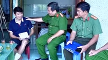 Thăm hỏi cán bộ CSCĐ bị thương trong lúc làm nhiệm vụ