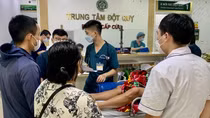 Nhiều bệnh viện tạm dừng khám theo yêu cầu, tập trung mọi nguồn lực cấp cứu người bệnh