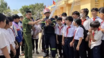 Công an Đắk Nông tổ chức trải nghiệm, thực hành chữa cháy và CNCH tại các trường học