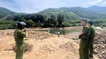 Suối Hói Dừa bị “băm nát”, người dân bức xúc