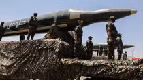 Houthi "không hề hấn" sau loạt đòn đánh của Mỹ